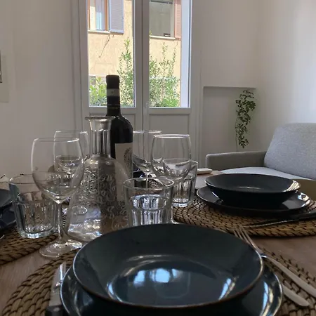 Station's Nest - Fiera - Free Parking Apartment