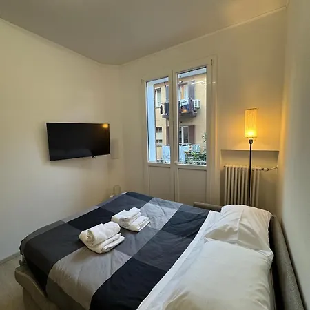 Station's Nest - Fiera - Free Parking Apartment